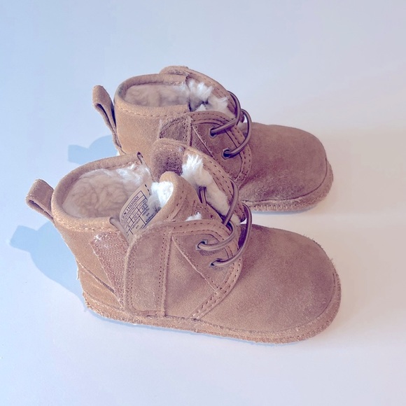 UGG Baby Neumel boots size 4/5 - Picture 3 of 6